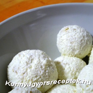 Diétás kókuszos túrógolyó
