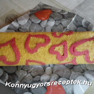 Mintás piskótatekercs tejkaramellás töltettel