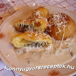 Májjal töltött krumplifánk gombamártással