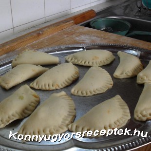 Csirkemájjal töltött krumplifánk 