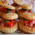 Sonkás-sajtos vendégváró kosárkák